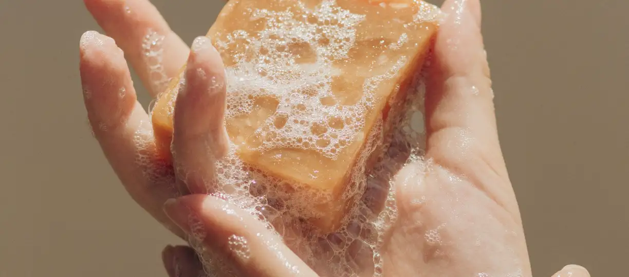 Was ist der Unterschied von Shampoo Bars, festem Haarshampoo und einer Haarseife? Was ist der Unterschied von Shampoo Bars, festem Haarshampoo und einer Haarseife?